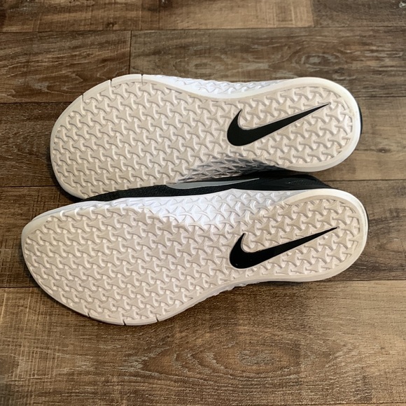 Women’s Nike Metcon 4 Size 9 - Picture 6 of 8